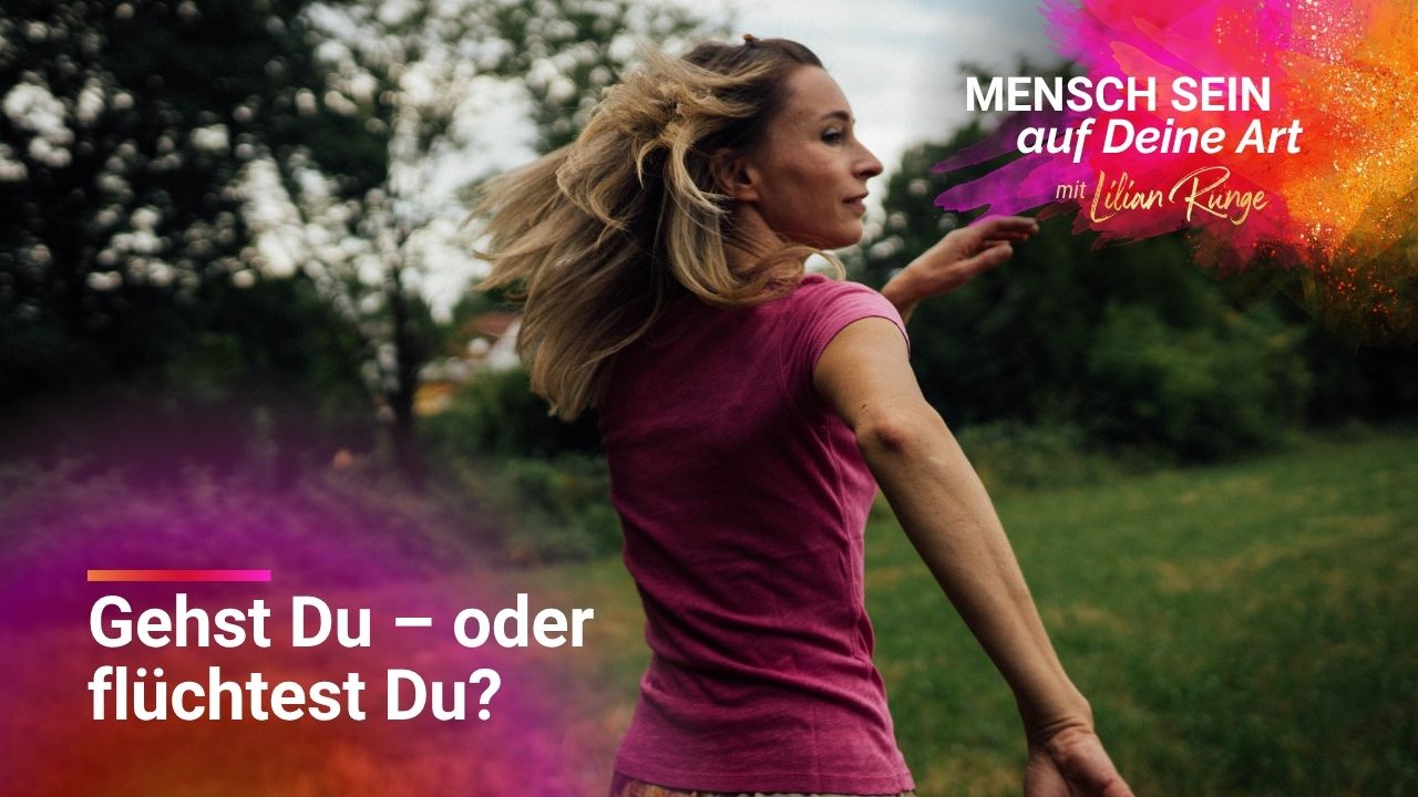 Lilian läuft auf einer Wiese